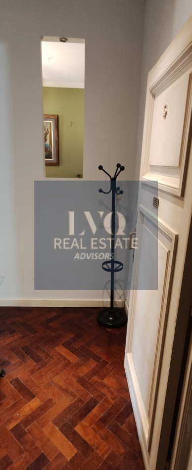 Plaza SAN MARTIN 2 ½ Ambientes con BALCON - MUY AMPLIOS - Superficie 43m² aprox.- Living + comedor muy amplio con balcon al frente muy Luminoso - Cocina integrada con espacio Heladera + Lavarropas bajo mesada. Habitacion muy amplia con ventanal externo mu