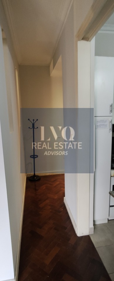 Plaza SAN MARTIN 2 ½ Ambientes con BALCON - MUY AMPLIOS - Superficie 43m² aprox.- Living + comedor muy amplio con balcon al frente muy Luminoso - Cocina integrada con espacio Heladera + Lavarropas bajo mesada. Habitacion muy amplia con ventanal externo mu