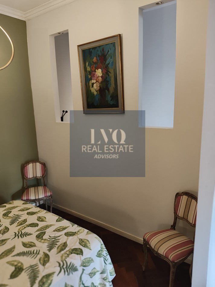 Plaza SAN MARTIN 2 ½ Ambientes con BALCON - MUY AMPLIOS - Superficie 43m² aprox.- Living + comedor muy amplio con balcon al frente muy Luminoso - Cocina integrada con espacio Heladera + Lavarropas bajo mesada. Habitacion muy amplia con ventanal externo mu