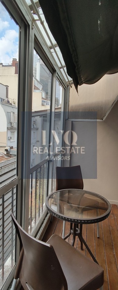 Plaza SAN MARTIN 2 ½ Ambientes con BALCON - MUY AMPLIOS - Superficie 43m² aprox.- Living + comedor muy amplio con balcon al frente muy Luminoso - Cocina integrada con espacio Heladera + Lavarropas bajo mesada. Habitacion muy amplia con ventanal externo mu