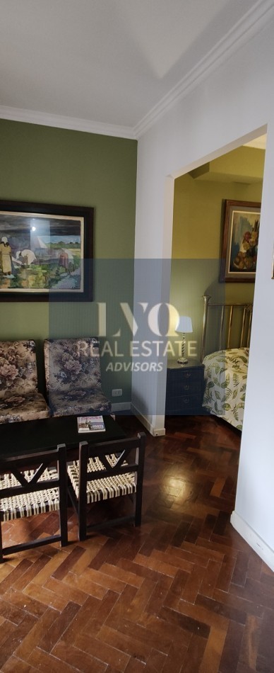 Plaza SAN MARTIN 2 ½ Ambientes con BALCON - MUY AMPLIOS - Superficie 43m² aprox.- Living + comedor muy amplio con balcon al frente muy Luminoso - Cocina integrada con espacio Heladera + Lavarropas bajo mesada. Habitacion muy amplia con ventanal externo mu