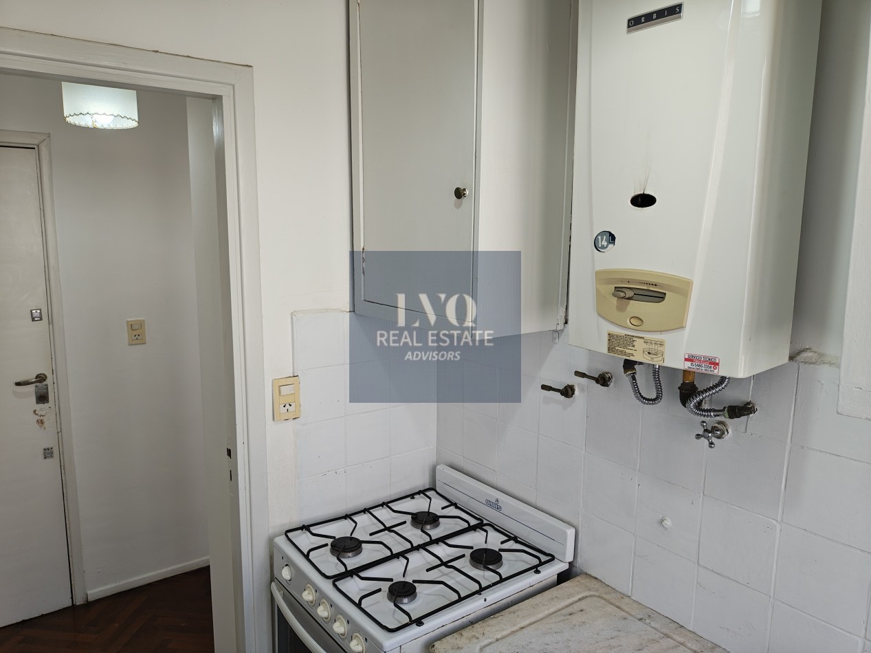 RECOLETA 2 Ambientes 38,88m²- TODO SOL - TODO LUZ - Living muy amplio, 1 Dormitorio muy comodo con placares de guardado. Baño completo con bañera + Cocina independiente con ventana al frente, DIVINO LIBRE DE GASTOS PARA EL VENDEDOR