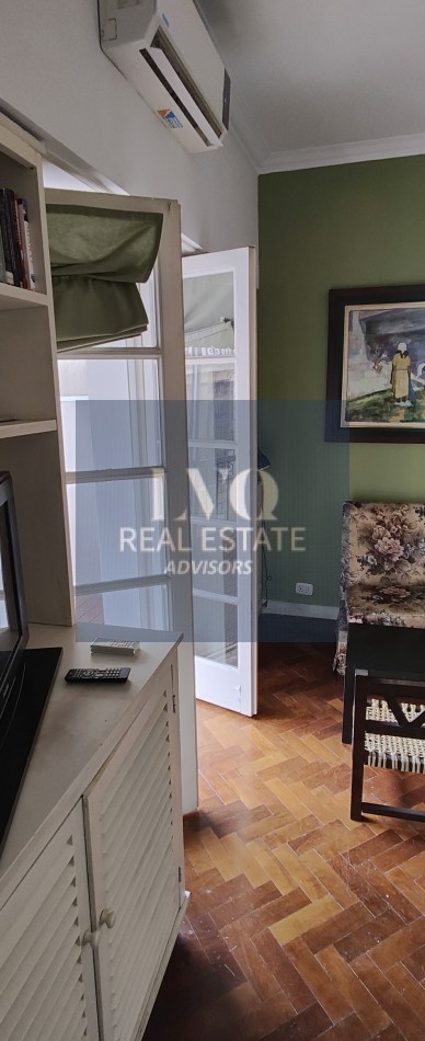 Plaza SAN MARTIN 2 ½ Ambientes con BALCON - MUY AMPLIOS - Superficie 43m² aprox.- Living + comedor muy amplio con balcon al frente muy Luminoso - Cocina integrada con espacio Heladera + Lavarropas bajo mesada. Habitacion muy amplia con ventanal externo mu