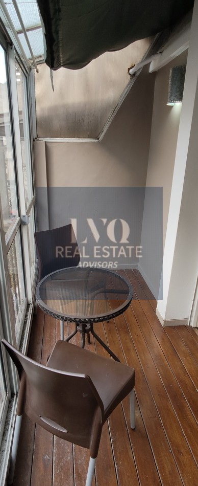 Plaza SAN MARTIN 2 ½ Ambientes con BALCON - MUY AMPLIOS - Superficie 43m² aprox.- Living + comedor muy amplio con balcon al frente muy Luminoso - Cocina integrada con espacio Heladera + Lavarropas bajo mesada. Habitacion muy amplia con ventanal externo mu
