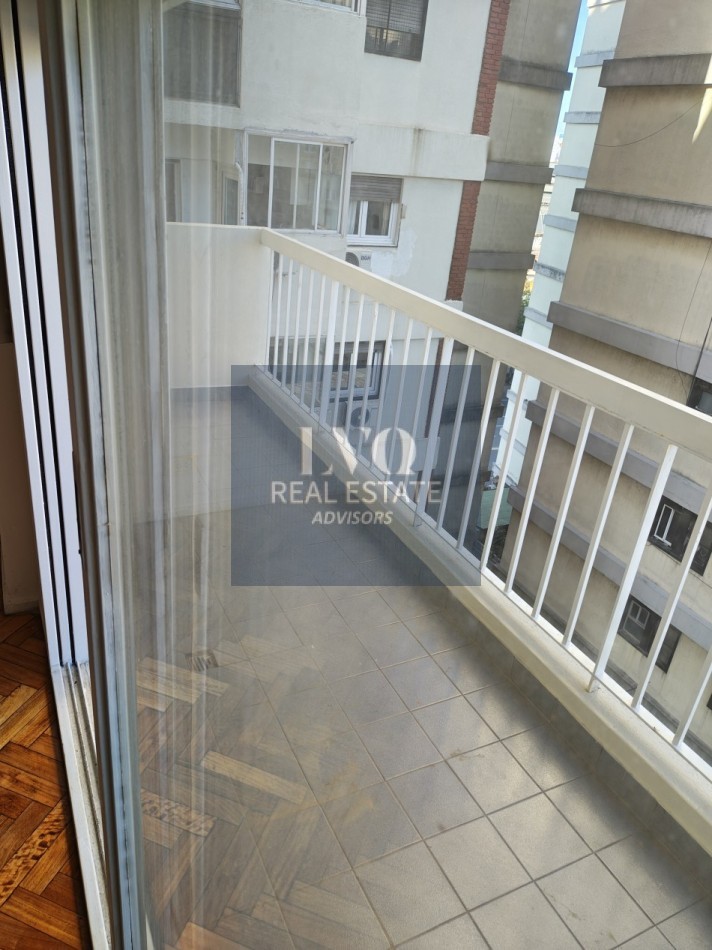 RETIRO 2 Ambientes 50m² con BALCON al confrente muy luminoso sobre la calle Esmerada e/ Av. Del Libertador y Arroyo. RECICLADO A NUEVO.-