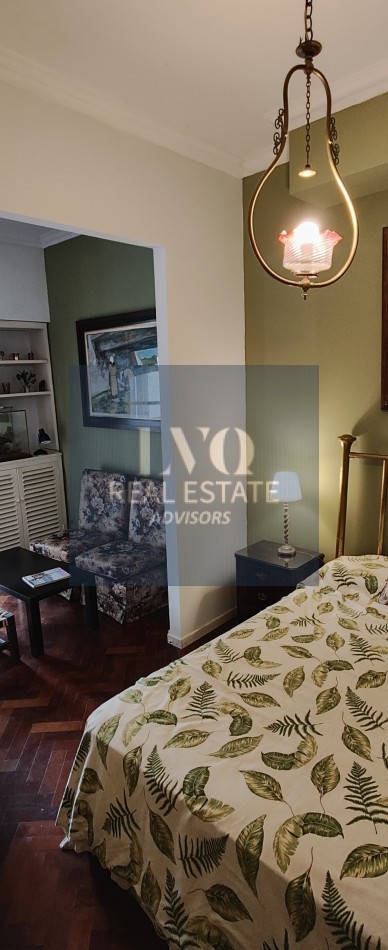 Plaza SAN MARTIN 2 ½ Ambientes con BALCON - MUY AMPLIOS - Superficie 43m² aprox.- Living + comedor muy amplio con balcon al frente muy Luminoso - Cocina integrada con espacio Heladera + Lavarropas bajo mesada. Habitacion muy amplia con ventanal externo mu