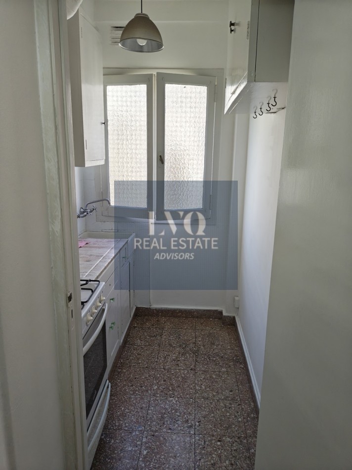 RECOLETA 2 Ambientes 38,88m²- TODO SOL - TODO LUZ - Living muy amplio, 1 Dormitorio muy comodo con placares de guardado. Baño completo con bañera + Cocina independiente con ventana al frente, DIVINO LIBRE DE GASTOS PARA EL VENDEDOR