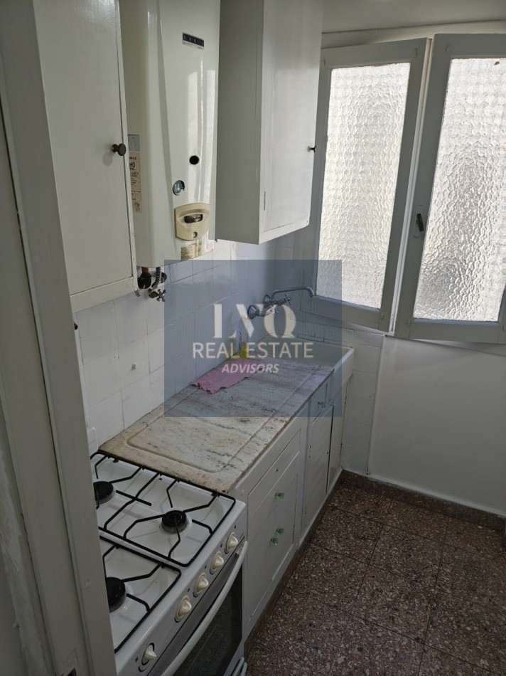 RECOLETA 2 Ambientes 38,88m²- TODO SOL - TODO LUZ - Living muy amplio, 1 Dormitorio muy comodo con placares de guardado. Baño completo con bañera + Cocina independiente con ventana al frente, DIVINO LIBRE DE GASTOS PARA EL VENDEDOR