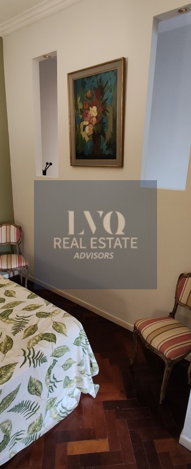 Plaza SAN MARTIN 2 ½ Ambientes con BALCON - MUY AMPLIOS - Superficie 43m² aprox.- Living + comedor muy amplio con balcon al frente muy Luminoso - Cocina integrada con espacio Heladera + Lavarropas bajo mesada. Habitacion muy amplia con ventanal externo mu