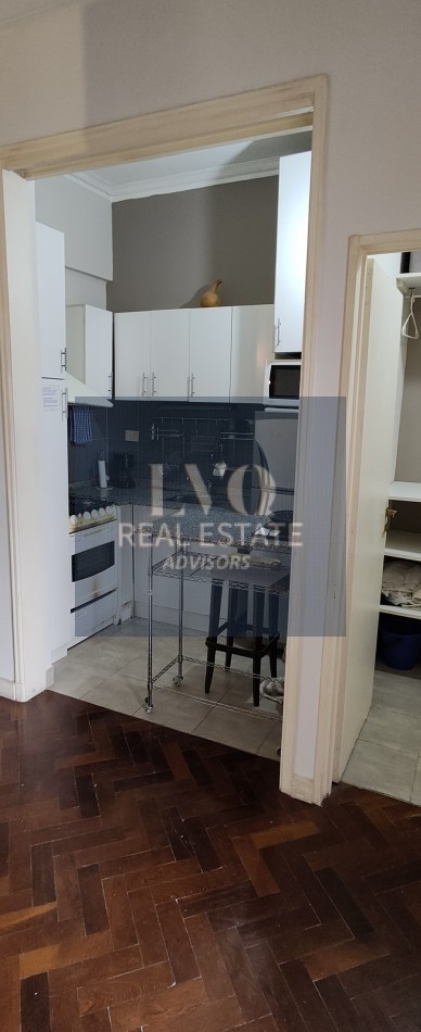 Plaza SAN MARTIN 2 ½ Ambientes con BALCON - MUY AMPLIOS - Superficie 43m² aprox.- Living + comedor muy amplio con balcon al frente muy Luminoso - Cocina integrada con espacio Heladera + Lavarropas bajo mesada. Habitacion muy amplia con ventanal externo mu