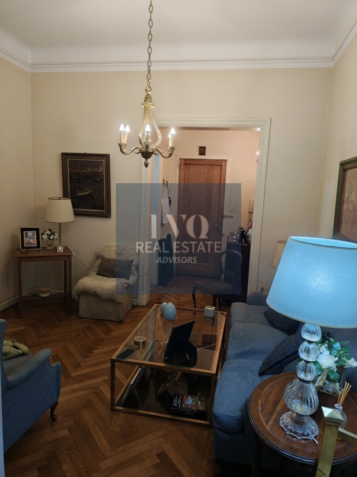 RECOLETA 2 Ambientes muy amplios 55m². RECICLADO - En Tradicional Edificio de gran categoria en Recoleta. Ventanales muy luminosos a Patio Interno: Dormitorio con ventanal + Living + Cocina con Cocina a GAS y Horno NUEVOS + Calefon + Baño completo con bañ