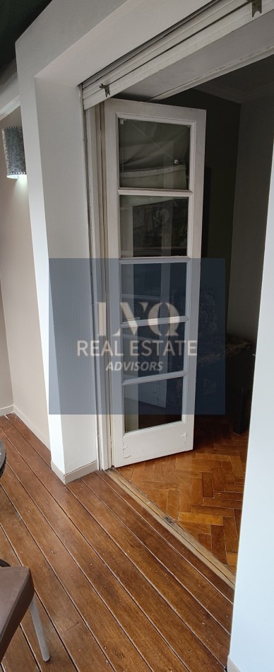 Plaza SAN MARTIN 2 ½ Ambientes con BALCON - MUY AMPLIOS - Superficie 43m² aprox.- Living + comedor muy amplio con balcon al frente muy Luminoso - Cocina integrada con espacio Heladera + Lavarropas bajo mesada. Habitacion muy amplia con ventanal externo mu
