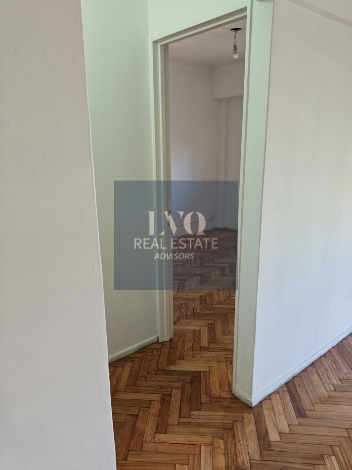 RETIRO 2 Ambientes 50m² con BALCON al confrente muy luminoso sobre la calle Esmerada e/ Av. Del Libertador y Arroyo. RECICLADO A NUEVO.-
