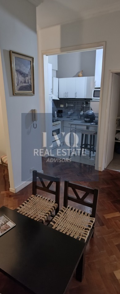 Plaza SAN MARTIN 2 ½ Ambientes con BALCON - MUY AMPLIOS - Superficie 43m² aprox.- Living + comedor muy amplio con balcon al frente muy Luminoso - Cocina integrada con espacio Heladera + Lavarropas bajo mesada. Habitacion muy amplia con ventanal externo mu