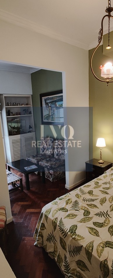 Plaza SAN MARTIN 2 ½ Ambientes con BALCON - MUY AMPLIOS - Superficie 43m² aprox.- Living + comedor muy amplio con balcon al frente muy Luminoso - Cocina integrada con espacio Heladera + Lavarropas bajo mesada. Habitacion muy amplia con ventanal externo mu