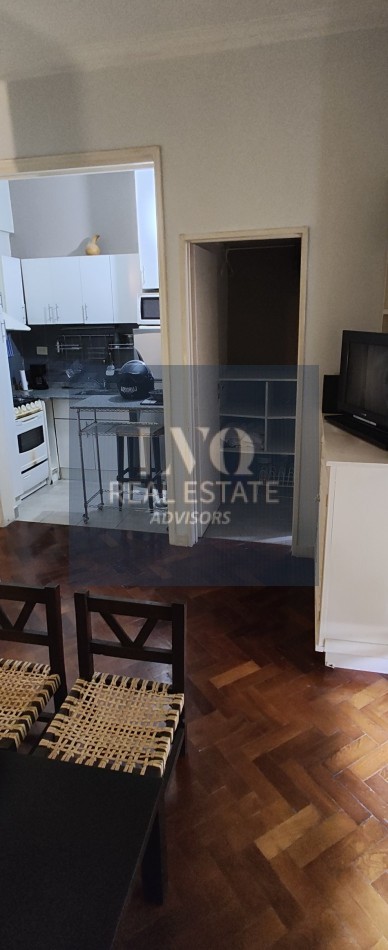 Plaza SAN MARTIN 2 ½ Ambientes con BALCON - MUY AMPLIOS - Superficie 43m² aprox.- Living + comedor muy amplio con balcon al frente muy Luminoso - Cocina integrada con espacio Heladera + Lavarropas bajo mesada. Habitacion muy amplia con ventanal externo mu
