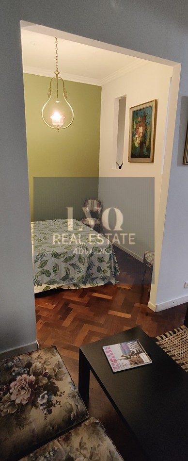 Plaza SAN MARTIN 2 ½ Ambientes con BALCON - MUY AMPLIOS - Superficie 43m² aprox.- Living + comedor muy amplio con balcon al frente muy Luminoso - Cocina integrada con espacio Heladera + Lavarropas bajo mesada. Habitacion muy amplia con ventanal externo mu