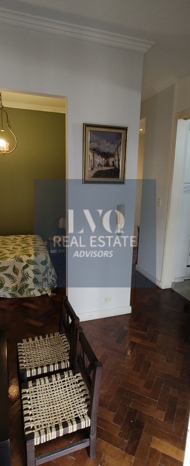Plaza SAN MARTIN 2 ½ Ambientes con BALCON - MUY AMPLIOS - Superficie 43m² aprox.- Living + comedor muy amplio con balcon al frente muy Luminoso - Cocina integrada con espacio Heladera + Lavarropas bajo mesada. Habitacion muy amplia con ventanal externo mu