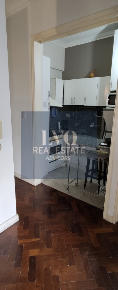 Plaza SAN MARTIN 2 ½ Ambientes con BALCON - MUY AMPLIOS - Superficie 43m² aprox.- Living + comedor muy amplio con balcon al frente muy Luminoso - Cocina integrada con espacio Heladera + Lavarropas bajo mesada. Habitacion muy amplia con ventanal externo mu