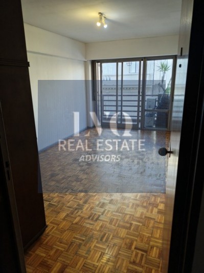 RECOLETA 1 Ambiente MUY AMPLIO + BALCON - Superficie 31m² aprox.- Cocina + Lavadero independiente suoer LUMINOSO. Con ventanales externos al frente sobre la calle Riobamba Ambiente Ppal. con acceso a Cocina con amplio espacio Heladera y Baño con ducha con