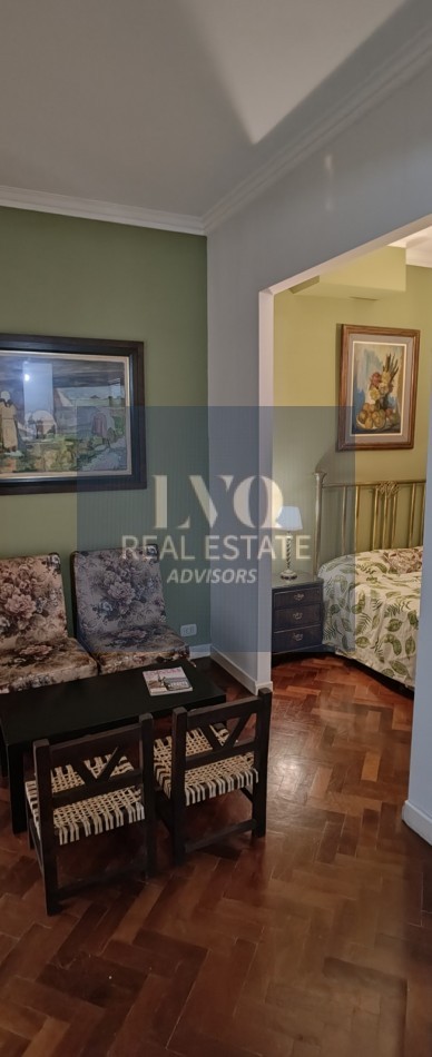 Plaza SAN MARTIN 2 ½ Ambientes con BALCON - MUY AMPLIOS - Superficie 43m² aprox.- Living + comedor muy amplio con balcon al frente muy Luminoso - Cocina integrada con espacio Heladera + Lavarropas bajo mesada. Habitacion muy amplia con ventanal externo mu