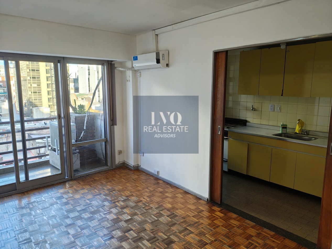 RECOLETA 1 Ambiente MUY AMPLIO + BALCON - Superficie 31m² aprox.- Cocina + Lavadero independiente suoer LUMINOSO. Con ventanales externos al frente sobre la calle Riobamba Ambiente Ppal. con acceso a Cocina con amplio espacio Heladera y Baño con ducha con