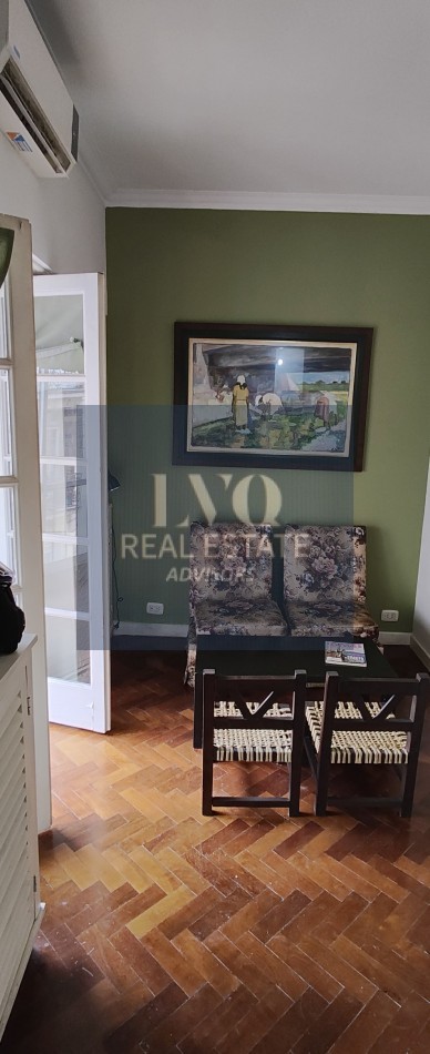 Plaza SAN MARTIN 2 ½ Ambientes con BALCON - MUY AMPLIOS - Superficie 43m² aprox.- Living + comedor muy amplio con balcon al frente muy Luminoso - Cocina integrada con espacio Heladera + Lavarropas bajo mesada. Habitacion muy amplia con ventanal externo mu