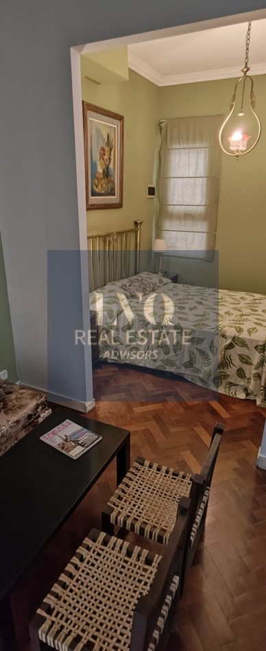 Plaza SAN MARTIN 2 ½ Ambientes con BALCON - MUY AMPLIOS - Superficie 43m² aprox.- Living + comedor muy amplio con balcon al frente muy Luminoso - Cocina integrada con espacio Heladera + Lavarropas bajo mesada. Habitacion muy amplia con ventanal externo mu