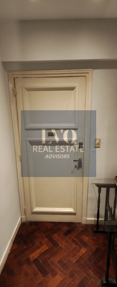 Plaza SAN MARTIN 2 ½ Ambientes con BALCON - MUY AMPLIOS - Superficie 43m² aprox.- Living + comedor muy amplio con balcon al frente muy Luminoso - Cocina integrada con espacio Heladera + Lavarropas bajo mesada. Habitacion muy amplia con ventanal externo mu