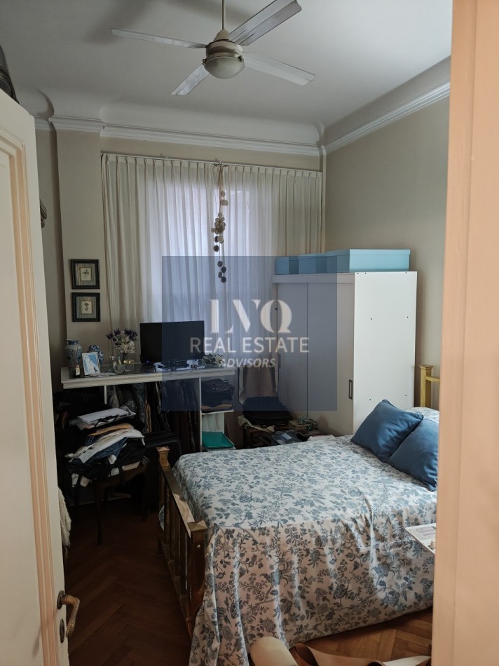 RECOLETA 2 Ambientes muy amplios 55m². RECICLADO - En Tradicional Edificio de gran categoria en Recoleta. Ventanales muy luminosos a Patio Interno: Dormitorio con ventanal + Living + Cocina con Cocina a GAS y Horno NUEVOS + Calefon + Baño completo con bañ