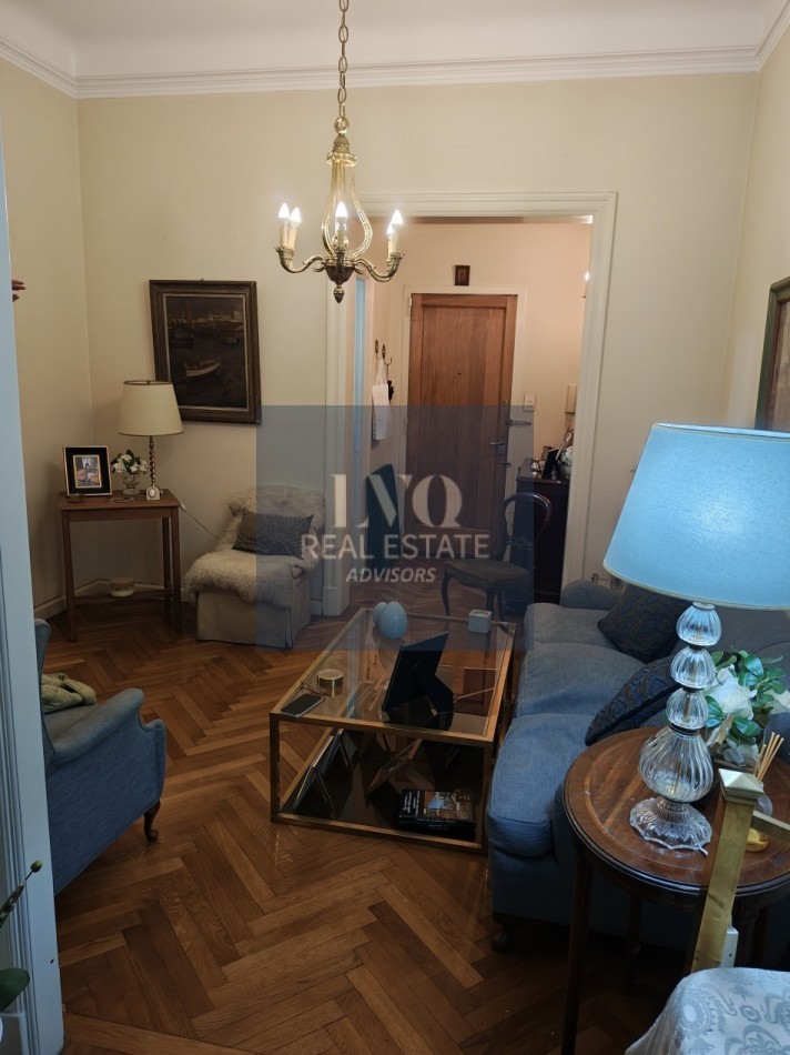 RECOLETA 2 Ambientes muy amplios 55m². RECICLADO - En Tradicional Edificio de gran categoria en Recoleta. Ventanales muy luminosos a Patio Interno: Dormitorio con ventanal + Living + Cocina con Cocina a GAS y Horno NUEVOS + Calefon + Baño completo con bañ
