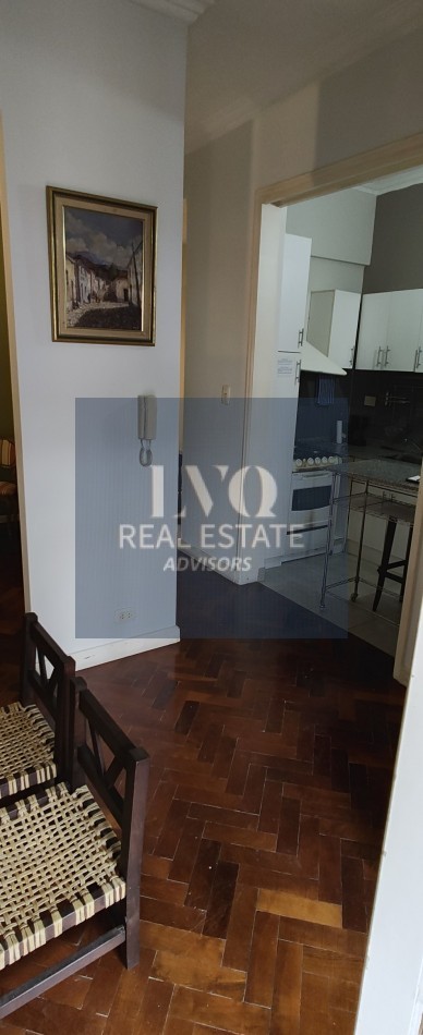 Plaza SAN MARTIN 2 ½ Ambientes con BALCON - MUY AMPLIOS - Superficie 43m² aprox.- Living + comedor muy amplio con balcon al frente muy Luminoso - Cocina integrada con espacio Heladera + Lavarropas bajo mesada. Habitacion muy amplia con ventanal externo mu