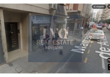 Plaza SAN MARTIN 2 ½ Ambientes MUY AMPLIOS - Superficie 62m² aprox.- Linving + comedor muy amplio con vista al contrafrente lateral - Cocina independiente con espacio Heladera + Lavarropas bajo mesada. Habitacion muy amplia con ventanal externo muy lumin